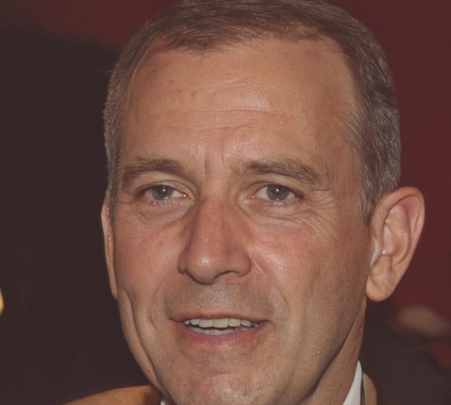 Educador financiero Javier Navarro